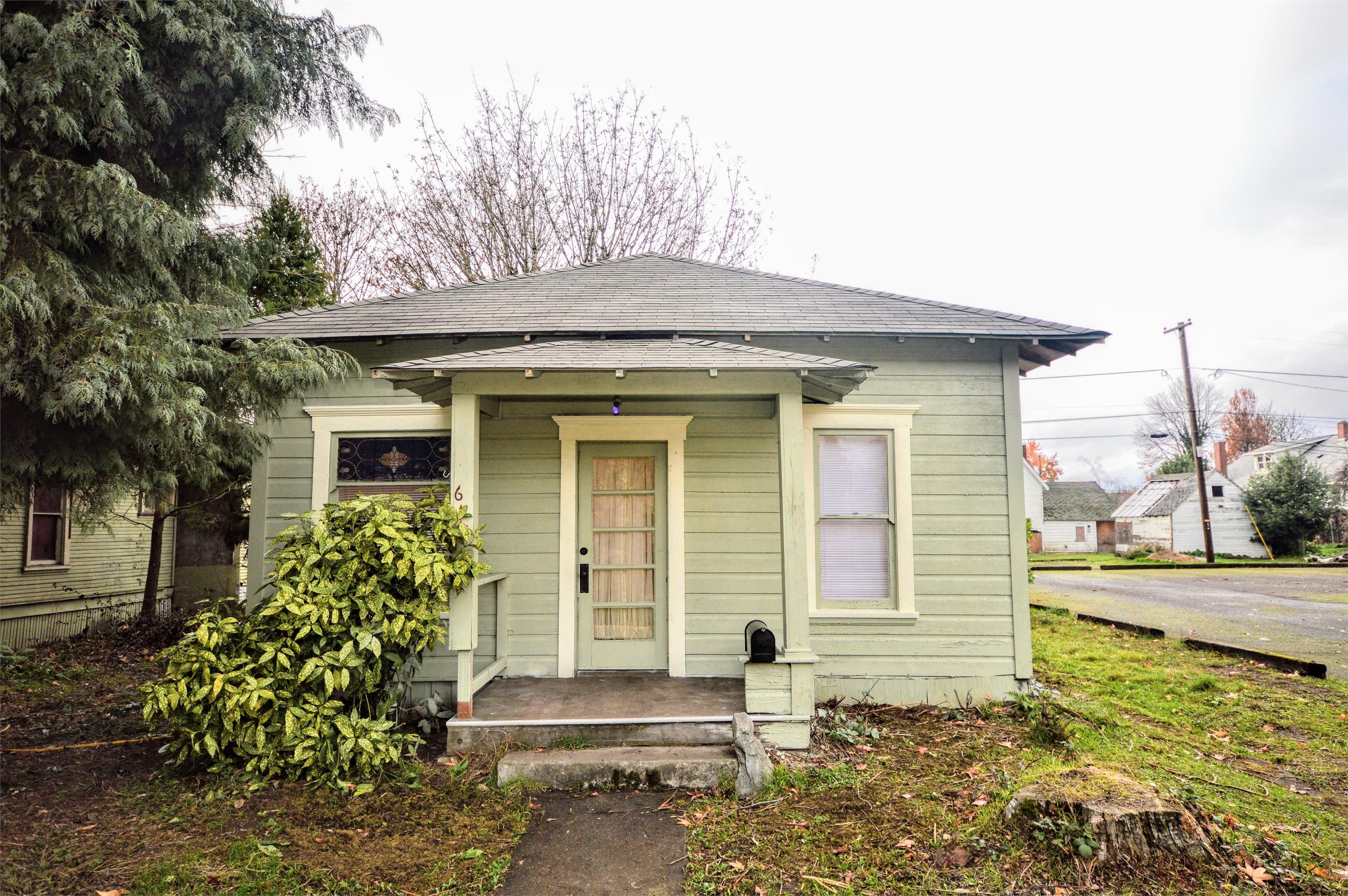 618 NW 3rd St